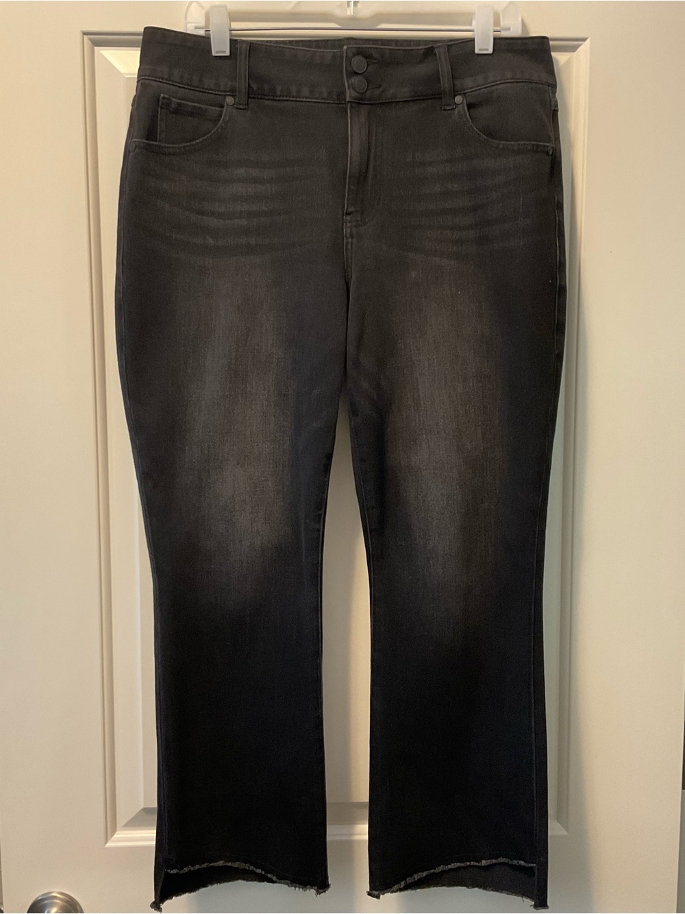 CAbi Black hi-low crop